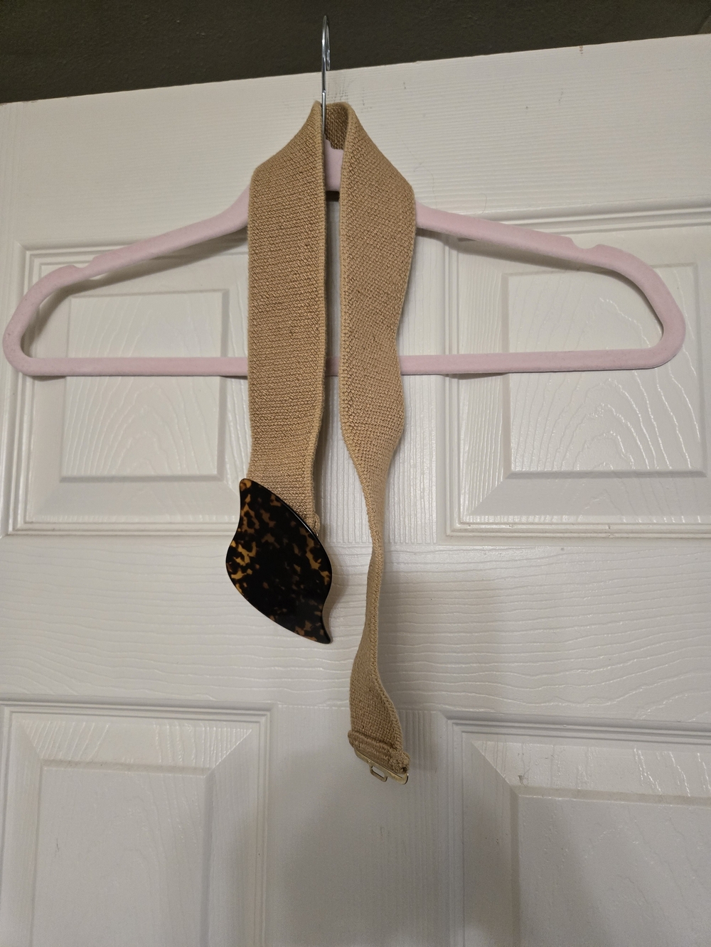 Charmant Beige Knit Belt with Tortoiseshell Accent